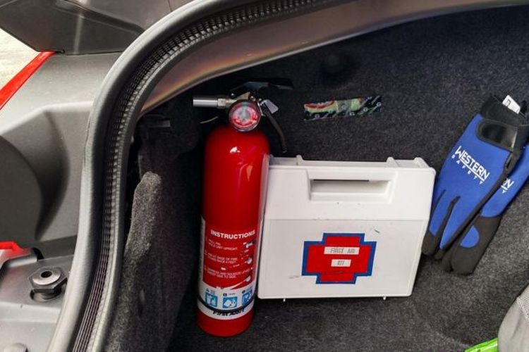 Pentingnya Membawa Alat Pemadam Api Ringan Di Mobil Investasi Kecil Untuk Keamanan Besar