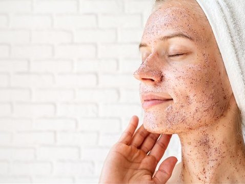 Kenapa Wajah Terasa Panas Setelah Scrubbing